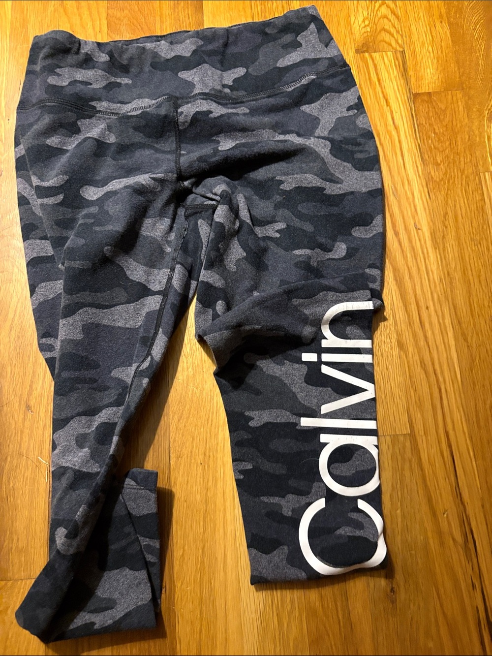 Calvin Klein women’s  Black & Gray Camo Logo Leggings